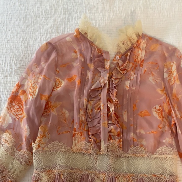 Beautiful Alexis floral dress with lace details. - Picture 4 of 4